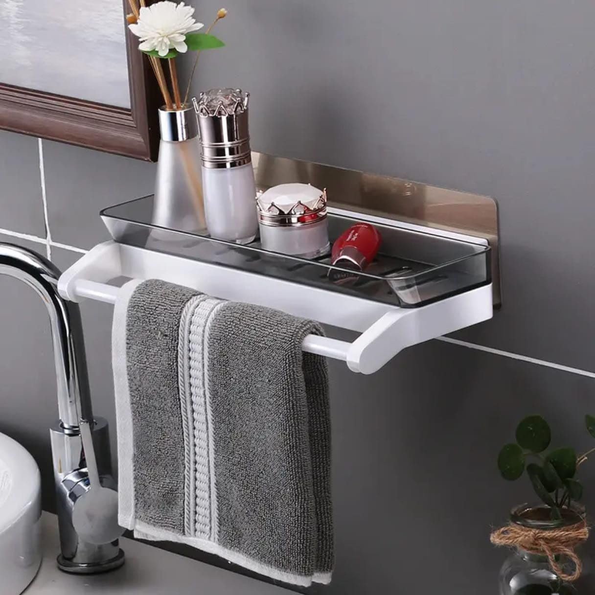BATHROOM TOWEL HOLDER