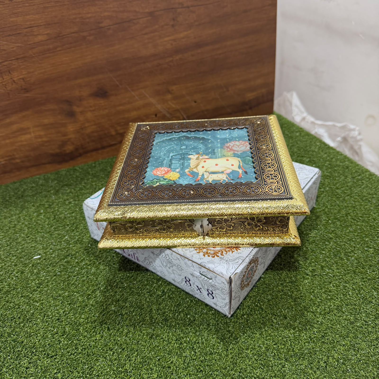 Royal Dry Fruit box cow 8*8